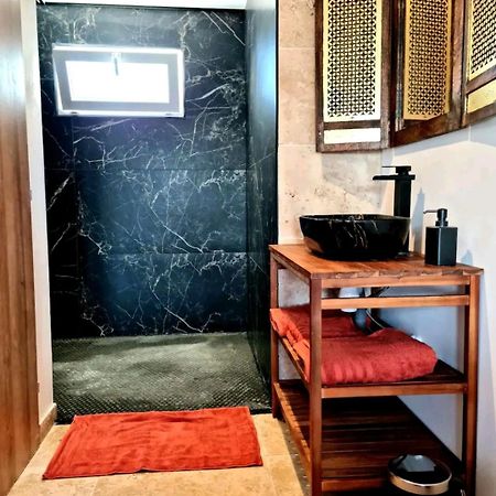 Suite Jaccuzzi En Camargue Port-Saint-Louis-du-Rhône Exteriör bild